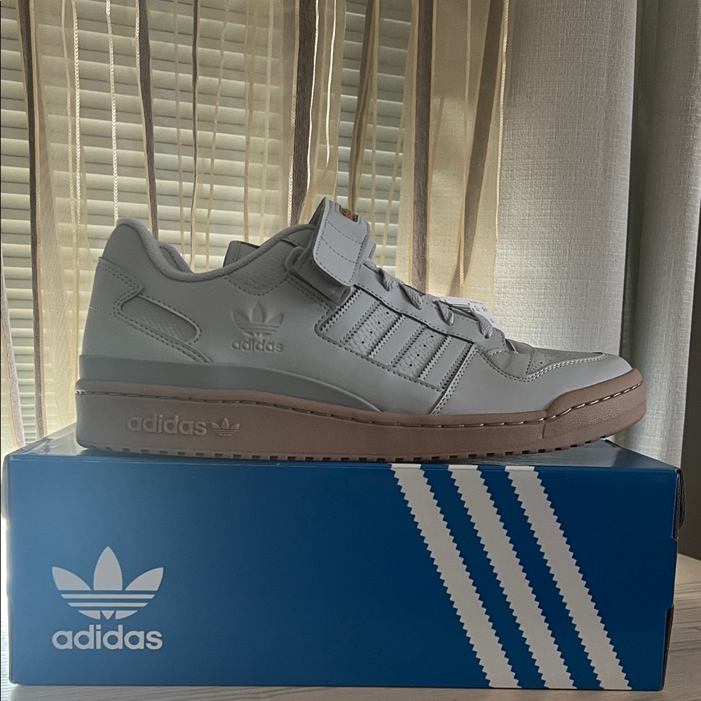 Adidas Men's Light Gray Sneakers
